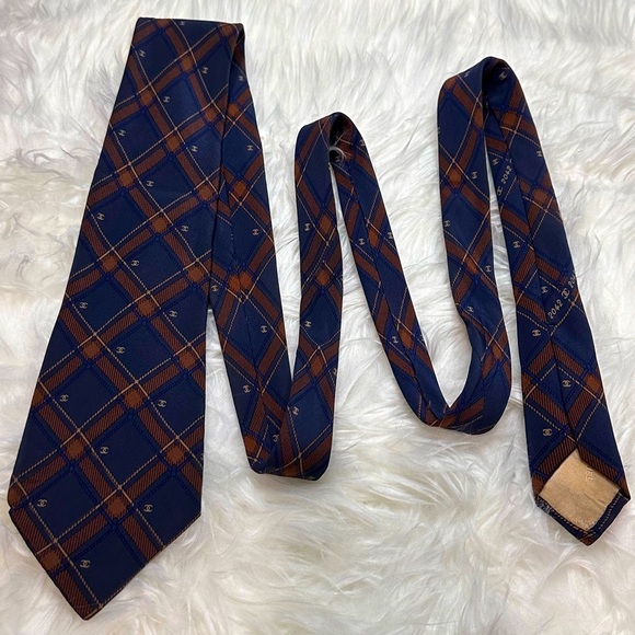 EUC Chanel Tie - Picture 8 of 11